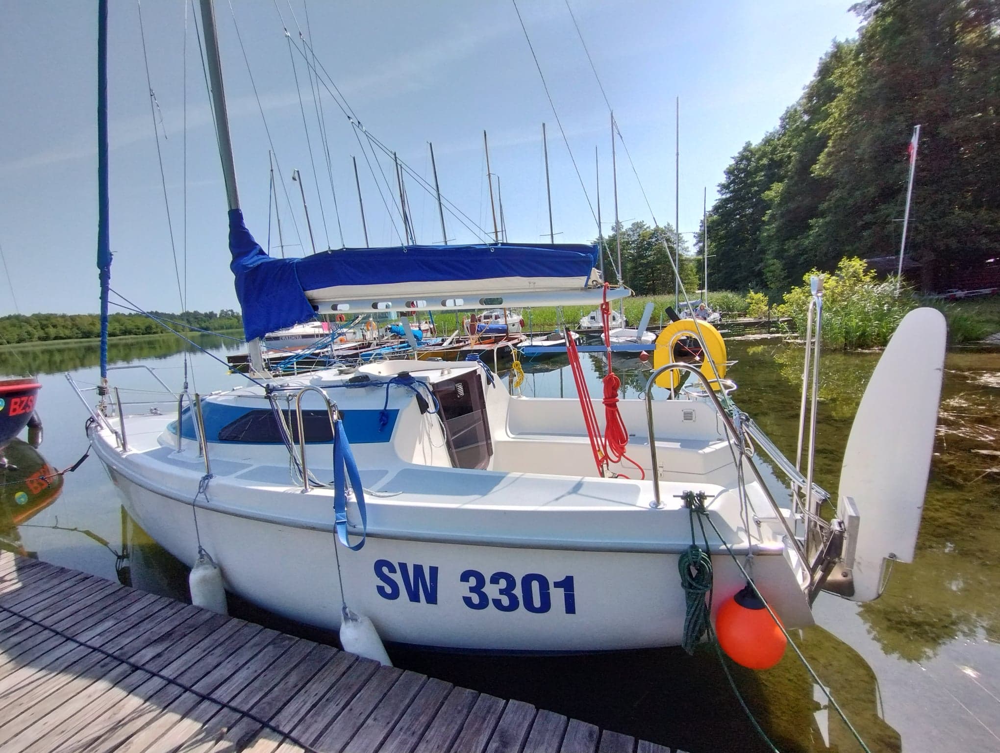 Stanica Żeglarska Bryzgiel – czarter jachtu typu Corvette 600 na jeziorze Wigry