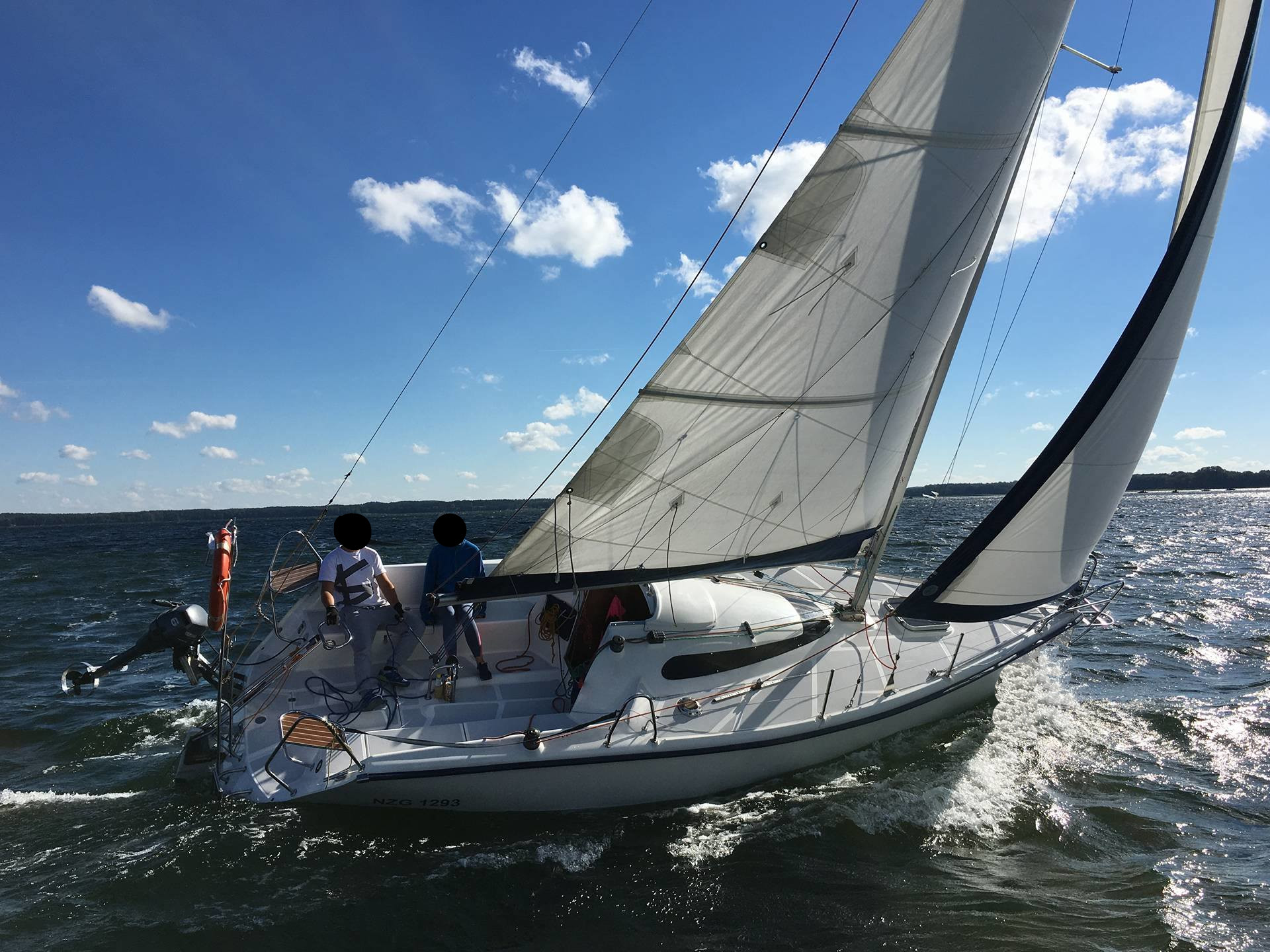 Stanica Żeglarska Bryzgiel – czarter jachtu typu Twister 800N na jeziorze Wigry